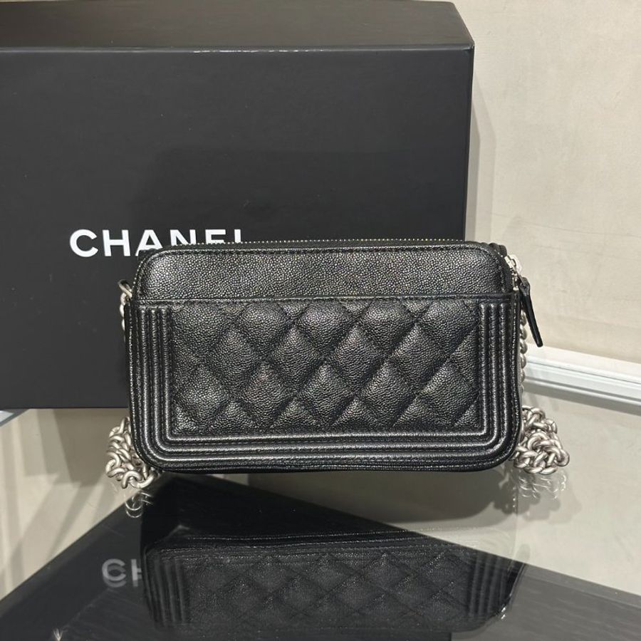 CHANEL Boy粒面牛皮手機包 - 黑銀-3