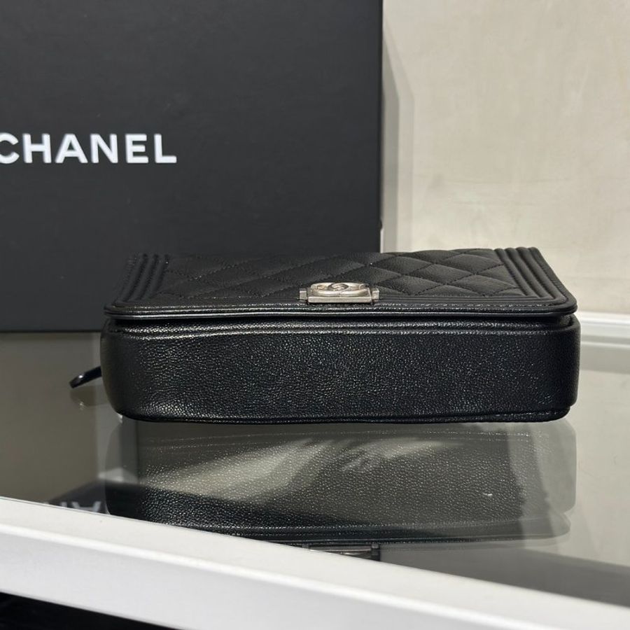CHANEL Boy粒面牛皮手機包 - 黑銀-4