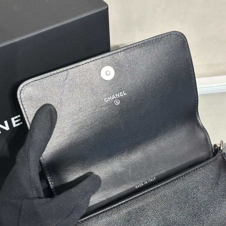 CHANEL Boy粒面牛皮手機包 - 黑銀-5