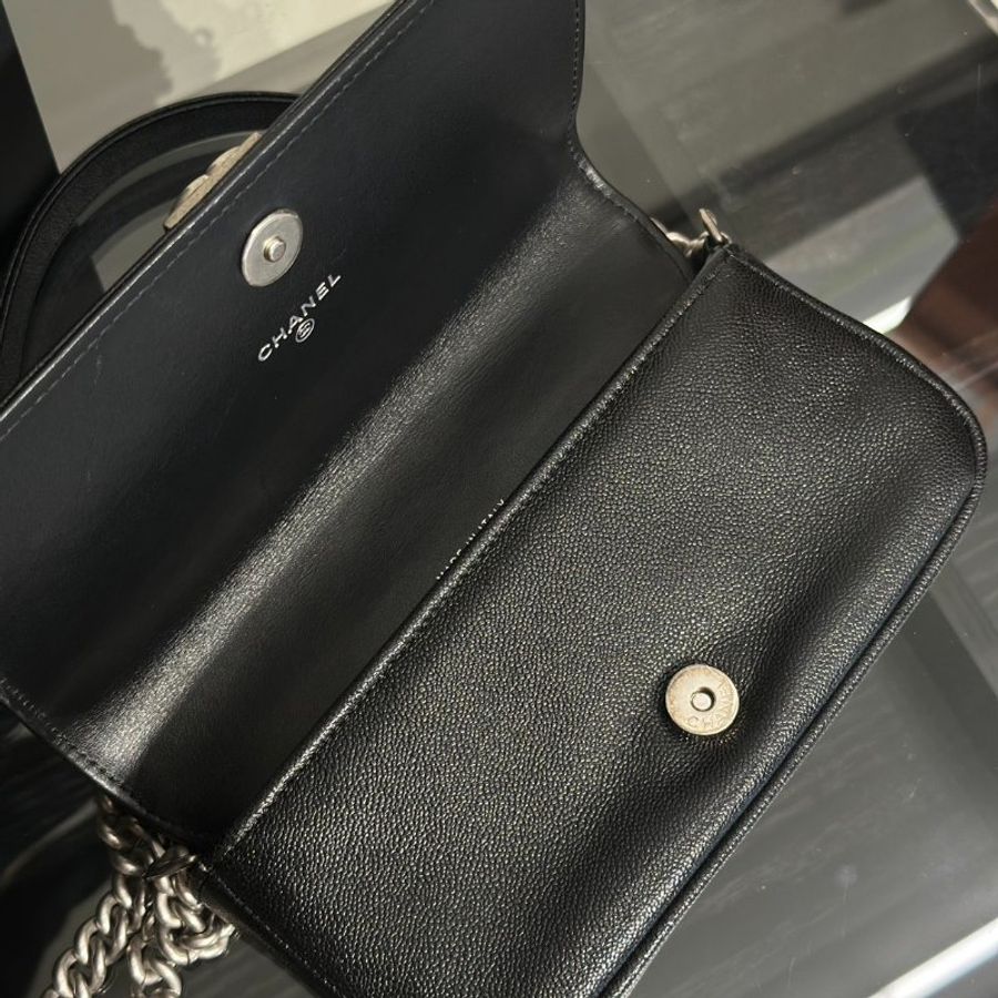 CHANEL Boy粒面牛皮手機包 - 黑銀-6
