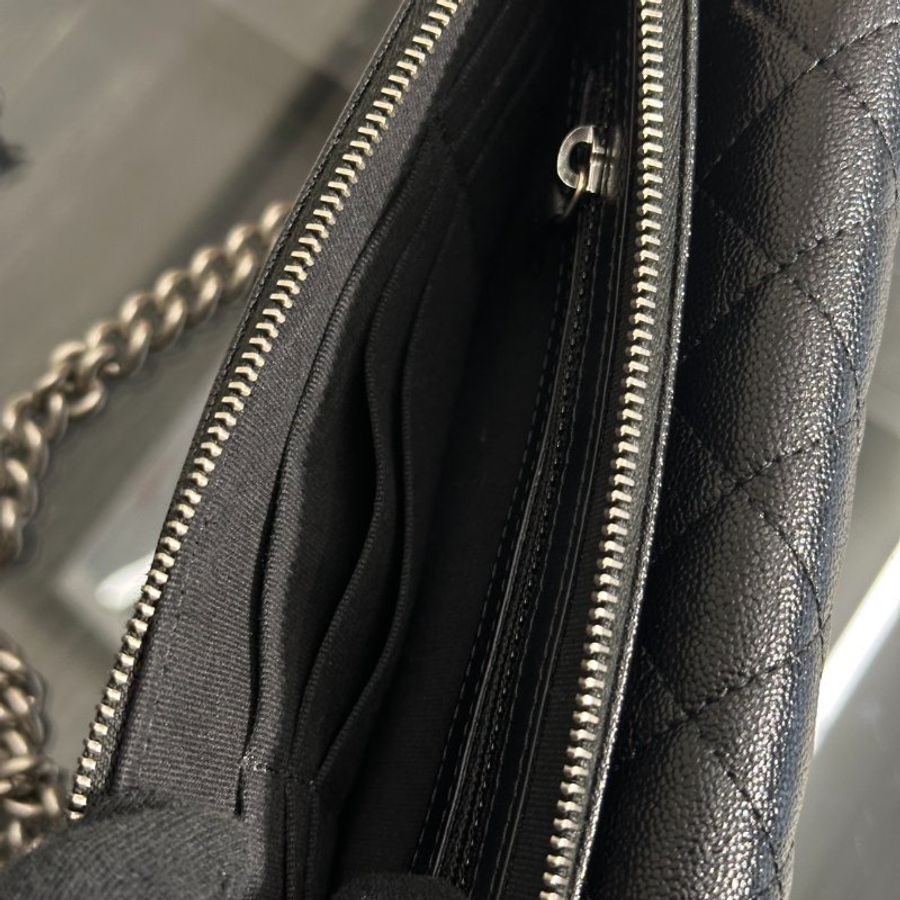 CHANEL Boy粒面牛皮手機包 - 黑銀-8