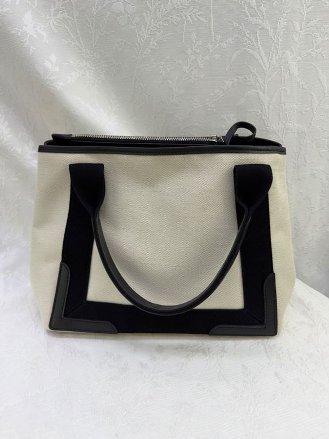 這款 Balenciaga Navy Cabas 手袋-3