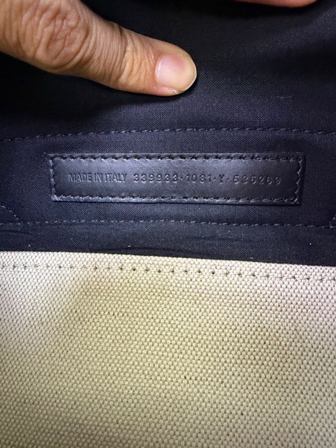這款 Balenciaga Navy Cabas 手袋-10