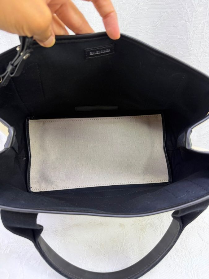 這款 Balenciaga Navy Cabas 手袋-12