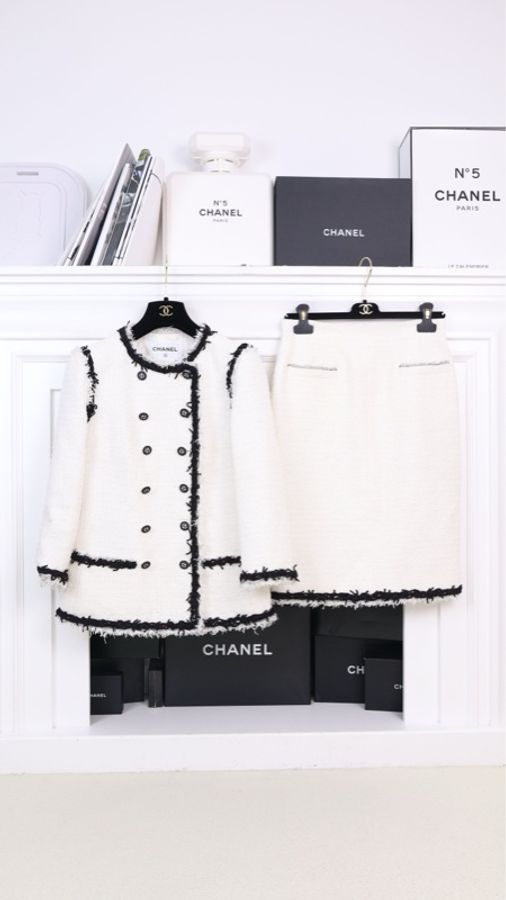 Chanel 09年春夏系列秀款黑白流苏滚边圆领两口袋外套半裙套装FR40 24/5-0
