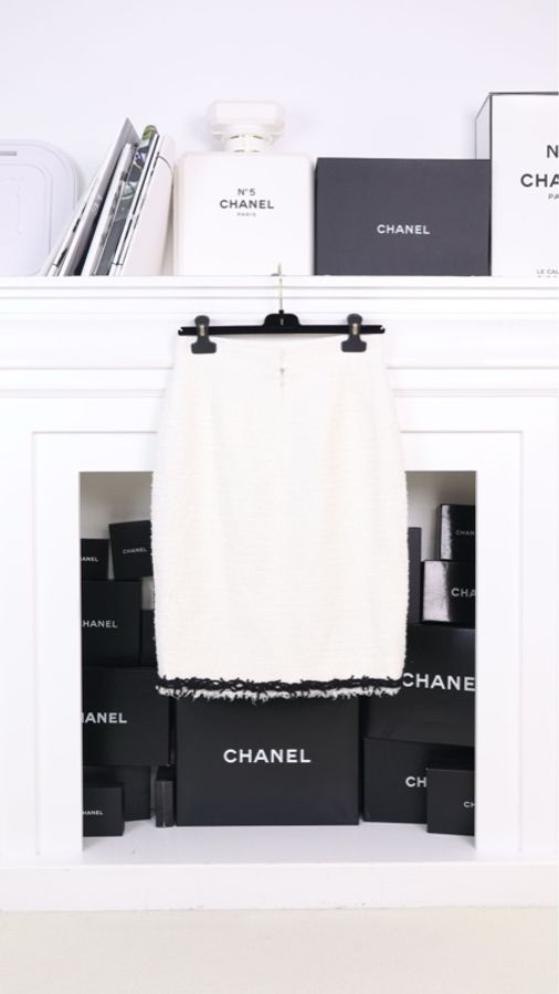 Chanel 09年春夏系列秀款黑白流苏滚边圆领两口袋外套半裙套装FR40 24/5-5