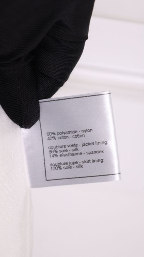 Chanel 09年春夏系列秀款黑白流苏滚边圆领两口袋外套半裙套装FR40 24/5-17