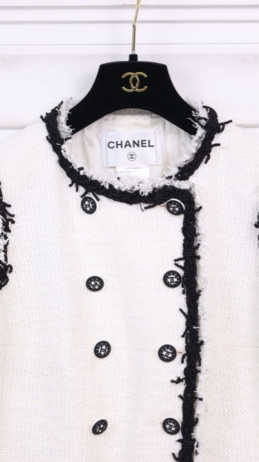 Chanel 09年春夏系列秀款黑白流苏滚边圆领两口袋外套半裙套装FR40 24/5-24