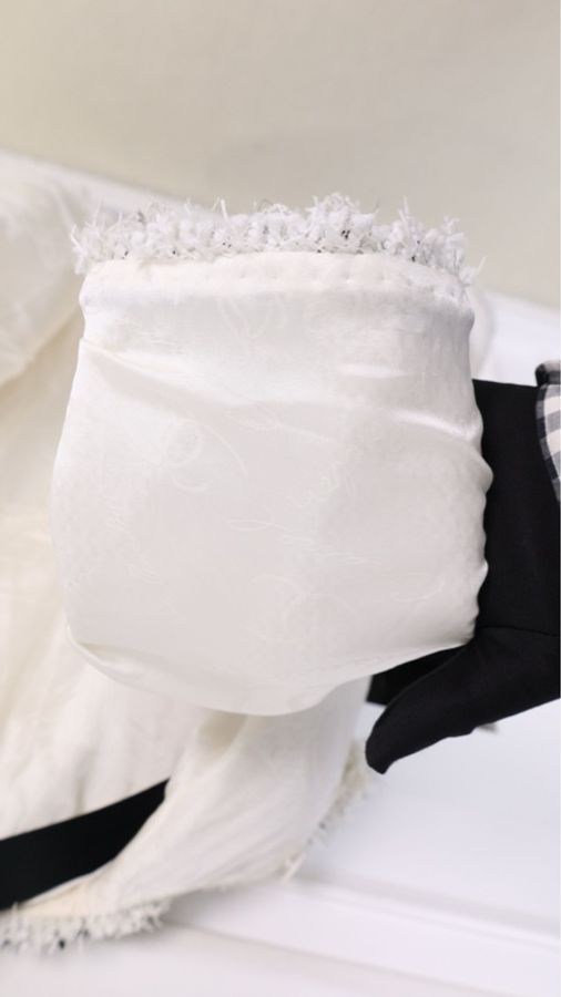Chanel 09年春夏系列秀款黑白流苏滚边圆领两口袋外套半裙套装FR40 24/5-44