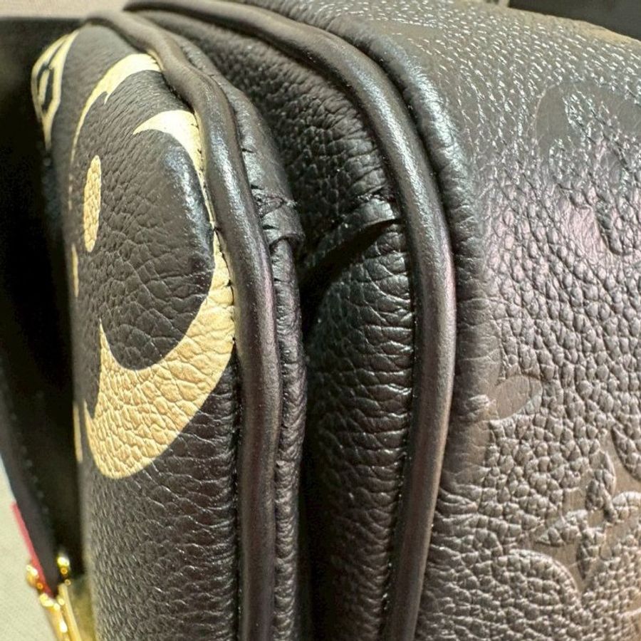 Louis Vuitton Pochette Métis 黑色壓花塗鴉風格郵差包-13