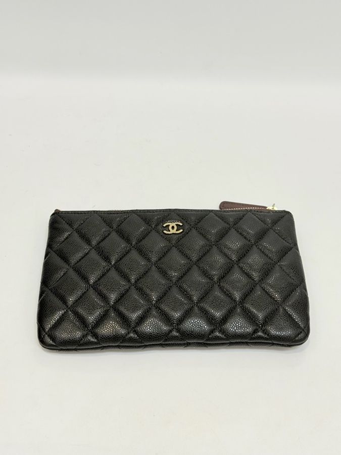 Chanel 黑荔枝皮金釦ㄧ字拉大零錢收納包-1