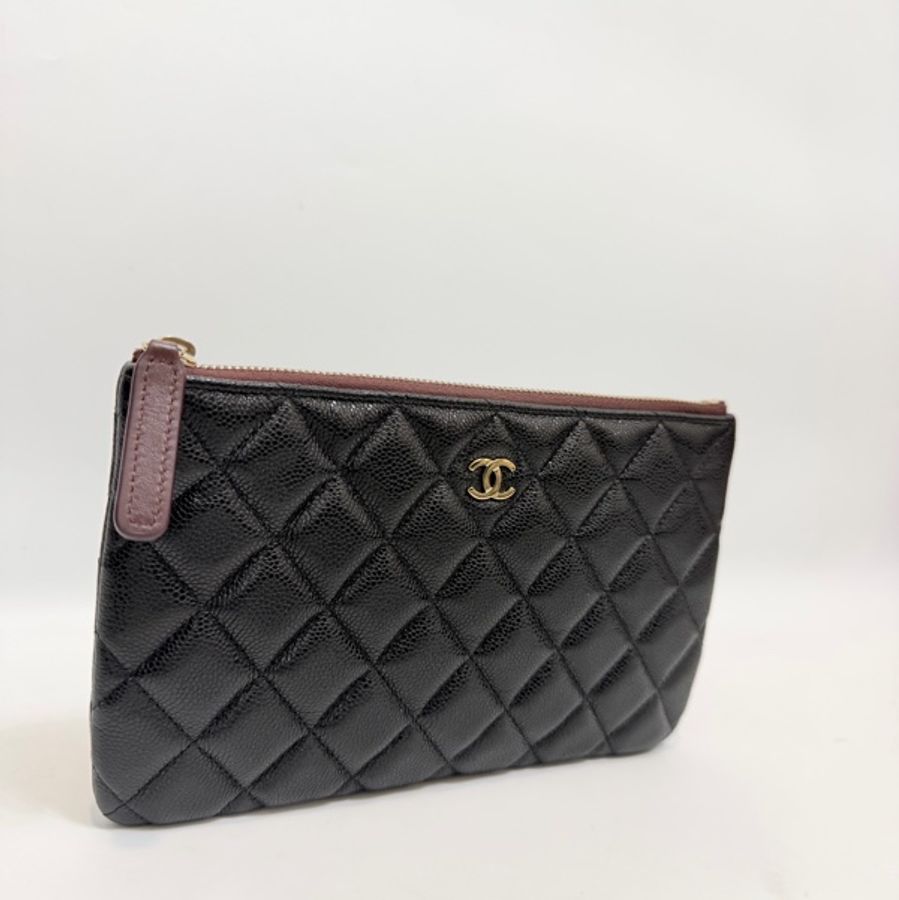Chanel 黑荔枝皮金釦ㄧ字拉大零錢收納包-5