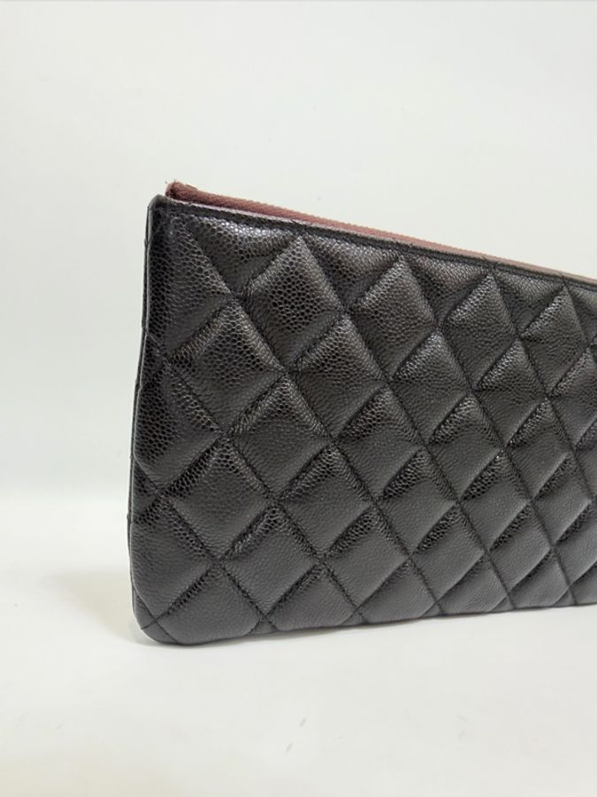Chanel 黑荔枝皮金釦ㄧ字拉大零錢收納包-8