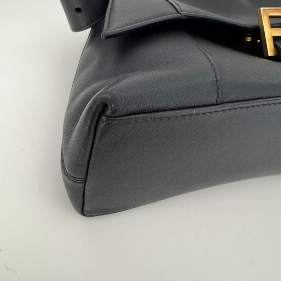 Balenciaga巴黎世家 Downtown 做舊金標光滑 小牛皮 單肩斜挎包 黑色-3