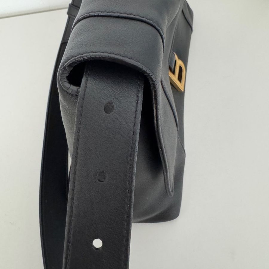 Balenciaga巴黎世家 Downtown 做舊金標光滑 小牛皮 單肩斜挎包 黑色-5
