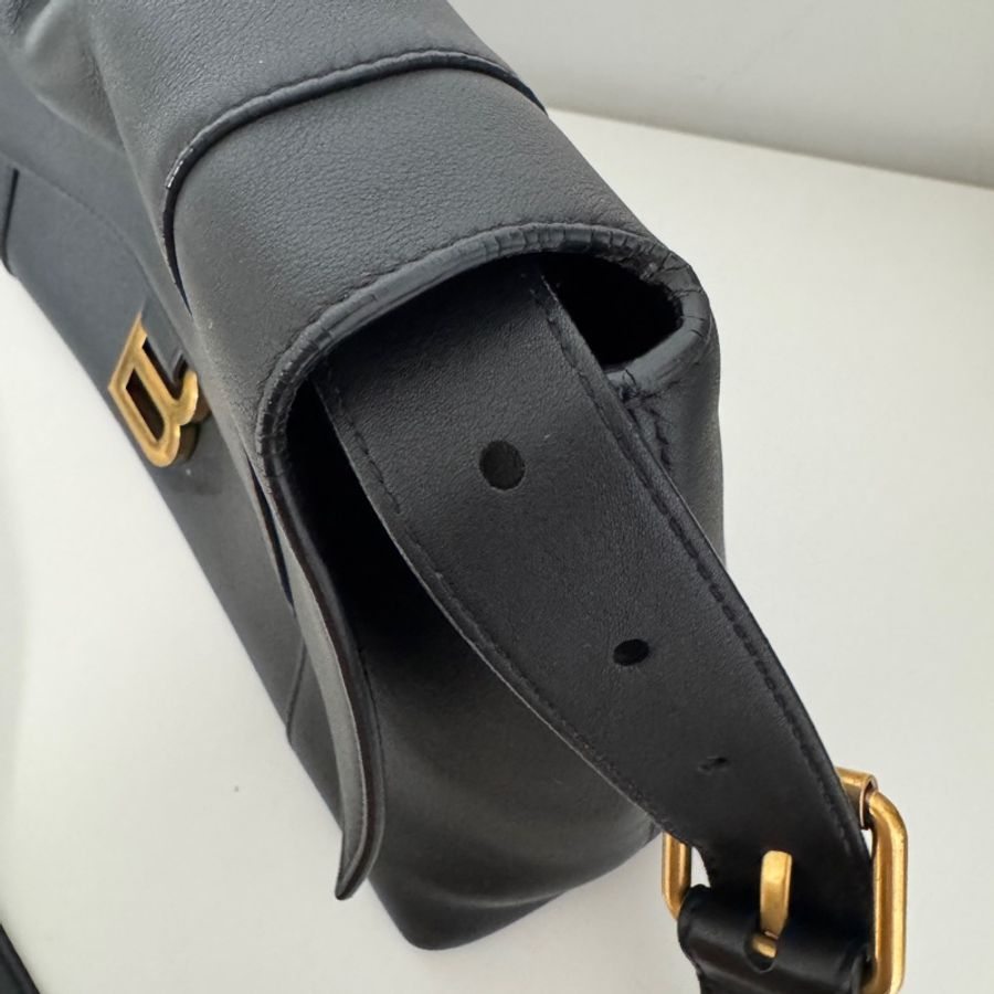 Balenciaga巴黎世家 Downtown 做舊金標光滑 小牛皮 單肩斜挎包 黑色-6