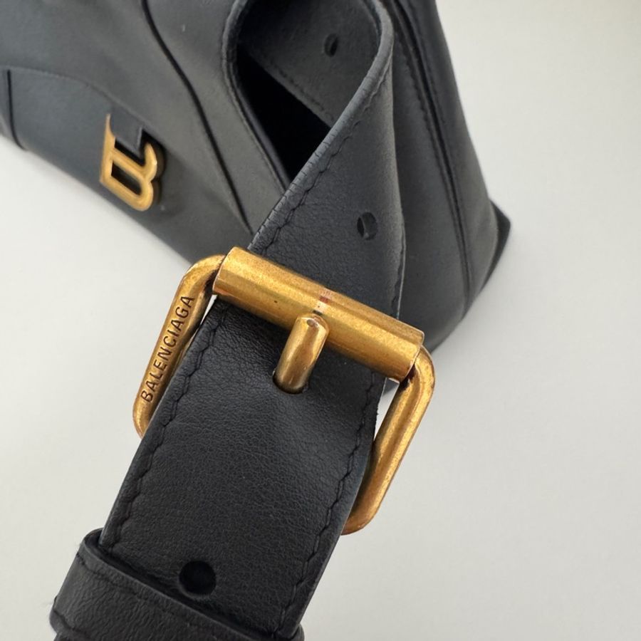 Balenciaga巴黎世家 Downtown 做舊金標光滑 小牛皮 單肩斜挎包 黑色-8
