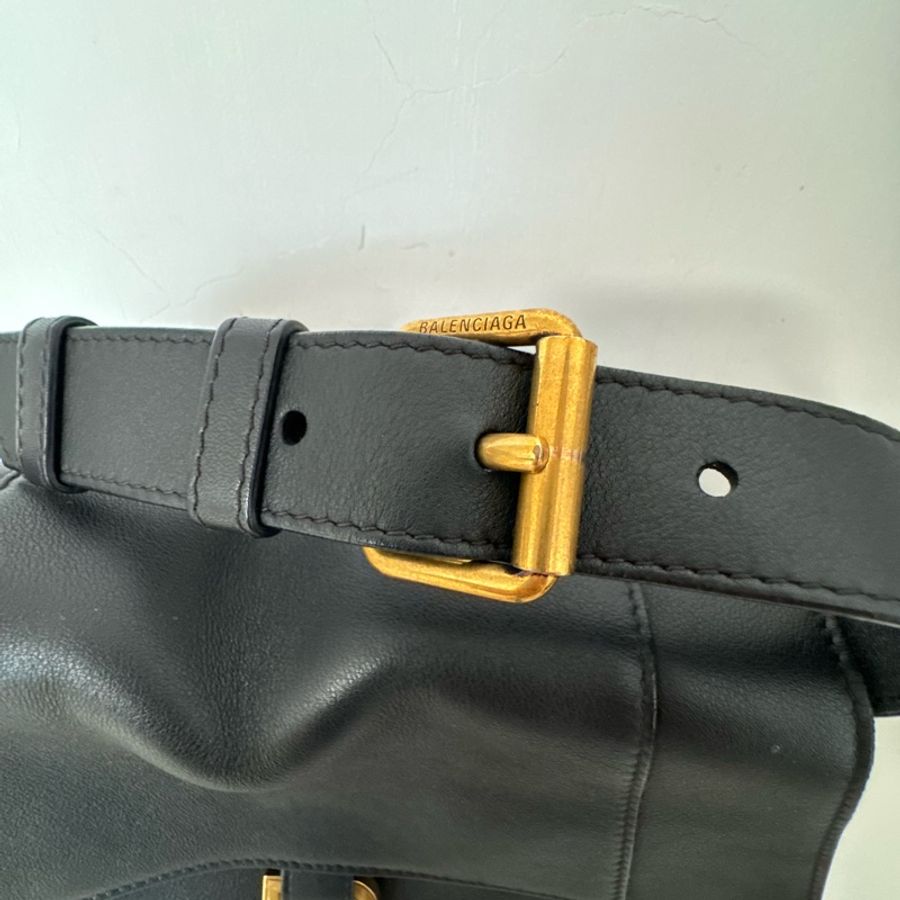 Balenciaga巴黎世家 Downtown 做舊金標光滑 小牛皮 單肩斜挎包 黑色-12