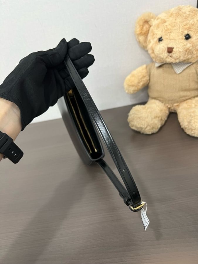 Celine 賽琳 黑金全皮Tilly凱旋門腋下包 23編碼 23*13-7