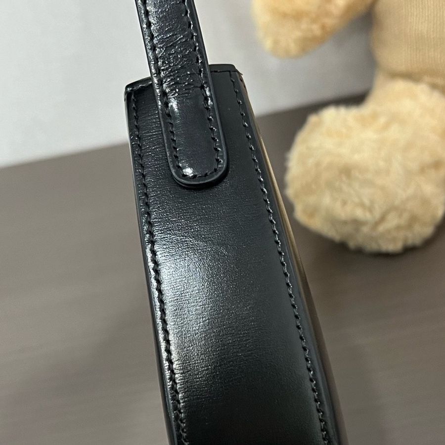 Celine 賽琳 黑金全皮Tilly凱旋門腋下包 23編碼 23*13-10