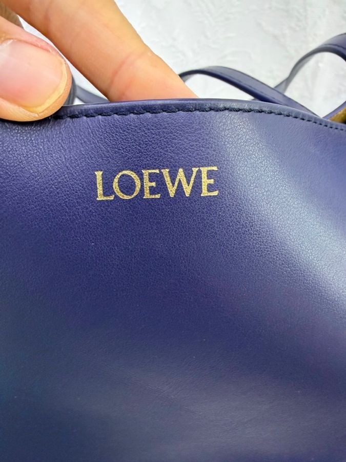 Loewe 的藍色亮面小牛皮 Puzzle Fold 手袋-10