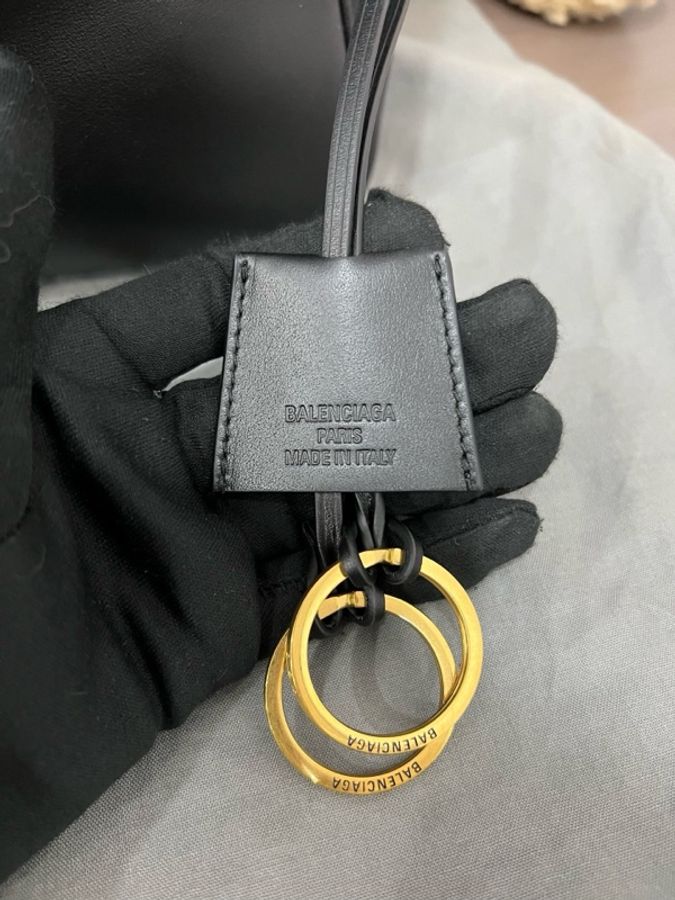 Balenciaga 巴黎世家 肩背包  黑金 28*28-12