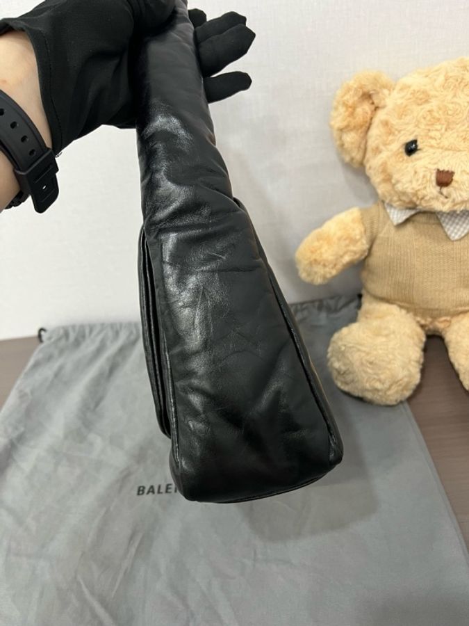 Balenciaga 巴黎世家 黑金Monaco雲朵腋下包 25*18-2