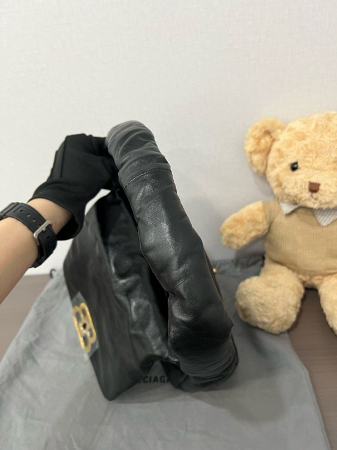 Balenciaga 巴黎世家 黑金Monaco雲朵腋下包 25*18-11
