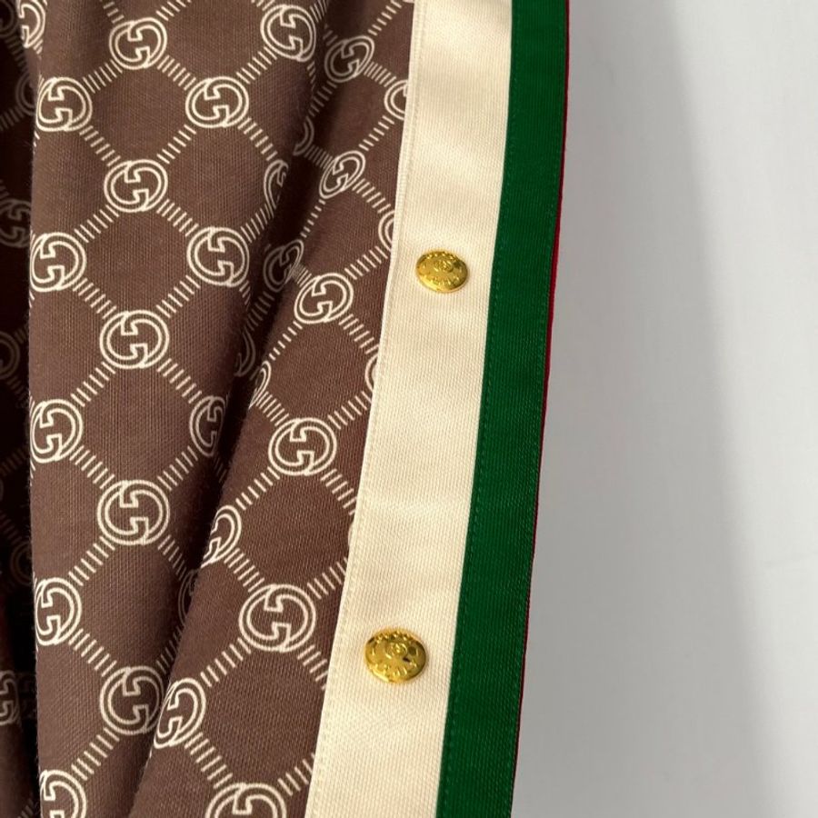 GUCCI 套裝🍒 外套XS+褲子XXS :: GUCCI:: 經典 Interlocking G Zipper Jacket 拉鍊運動外套 休閒 套裝-22