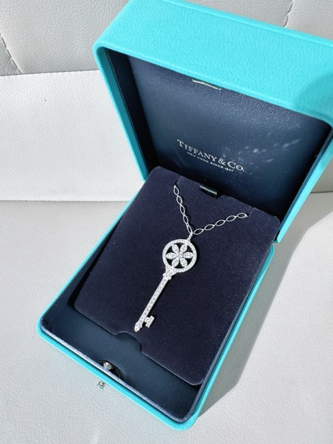 Tiffany蒂芙尼 Keys Petals 太陽花滿鑽大號鑰匙項鍊-2