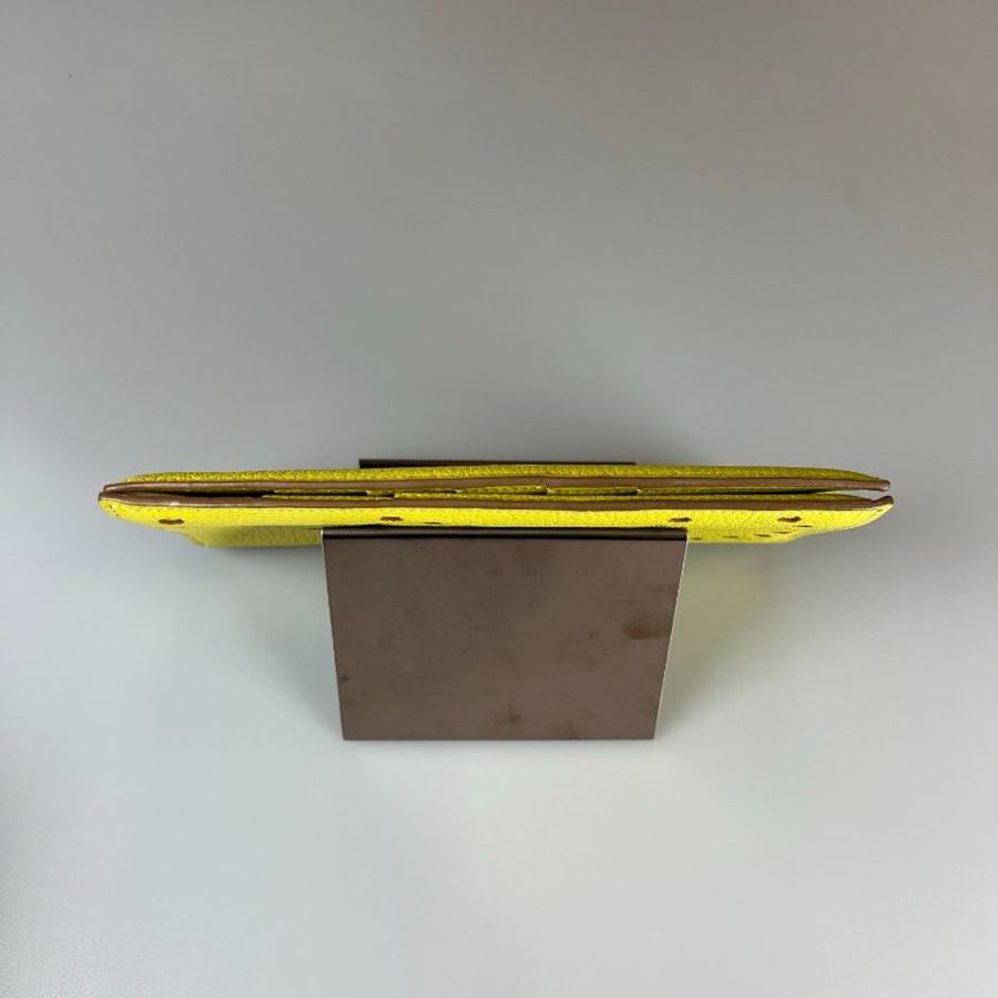HERMES □O刻 檸檬黃洞洞對折長夾-5