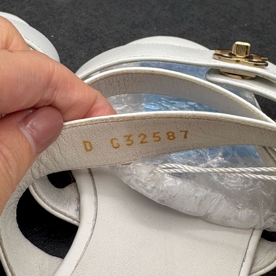 chanel香奈兒書包扣平底白色拖鞋 36碼 成色不錯已貼底-4