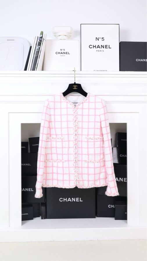 Chanel23C早春度假秀款粉白格纹钻扣四口袋外套-0
