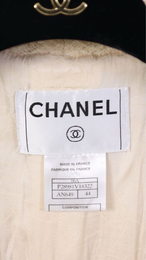 Chanel 06年高级手工坊系列奶白色蓝红滚边琉璃扣四口袋外套-25