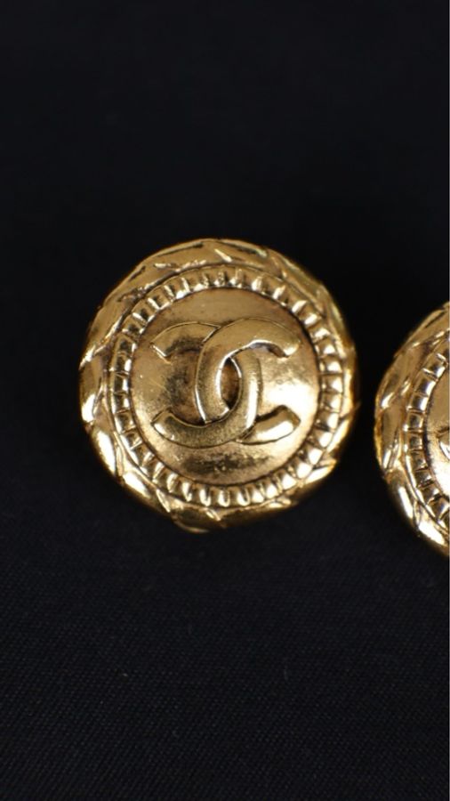 Chanel素金cc圆形耳夹-3