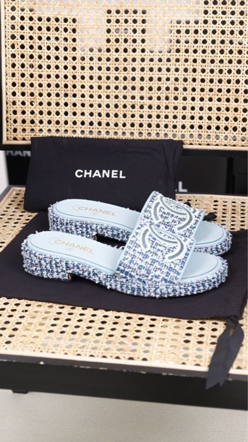 Chanel 20C蓝色粗花呢cc拖鞋-1