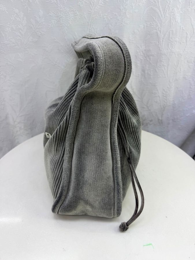 這款是由 Alexander Wang 設計的 Ryan Large 單肩包，-4