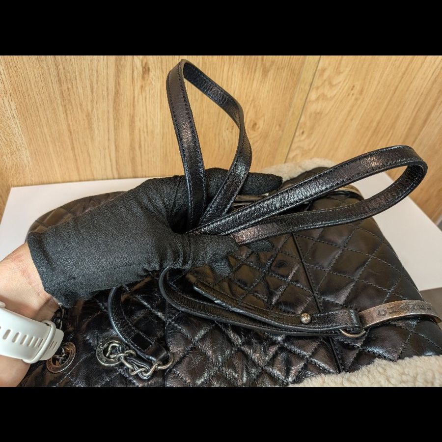 CHANEL 薩爾斯堡復古做舊油蠟牛皮 羊毛後背包 復古銀扣 剪羊毛×做舊牛皮 Mountain雪花吊飾款-22