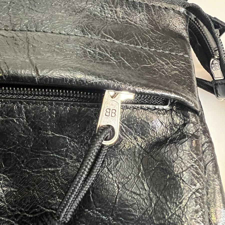 BALENCIAGA 873182 黑爆裂紋肩背包-16