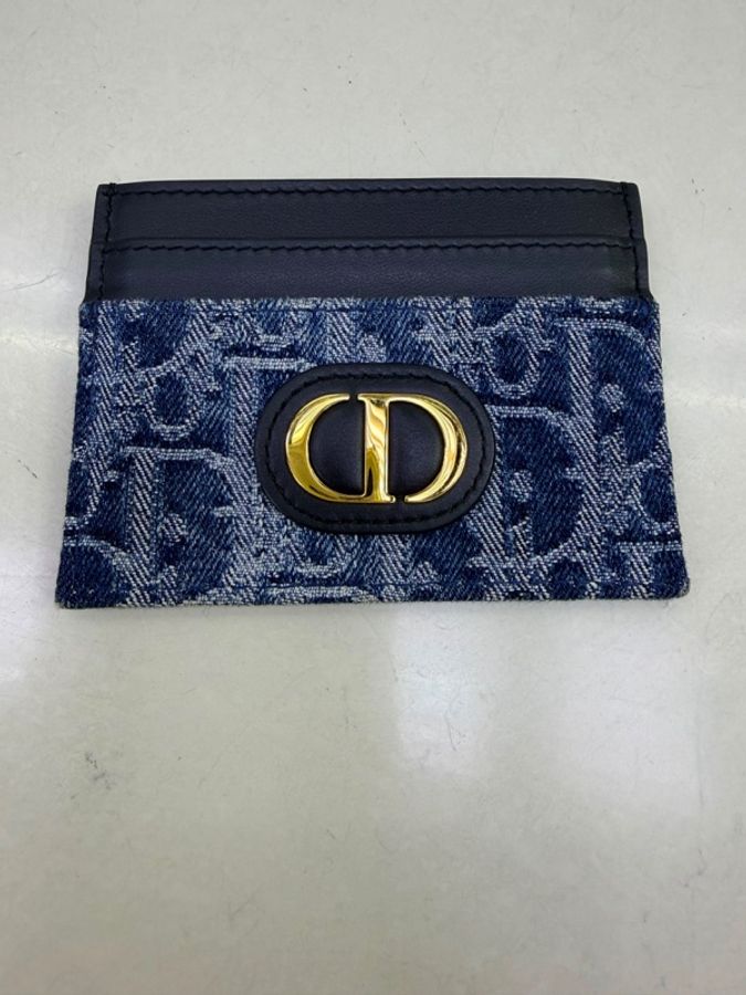 這款 DIOR 30 Montaigne Freesia 卡片套-0