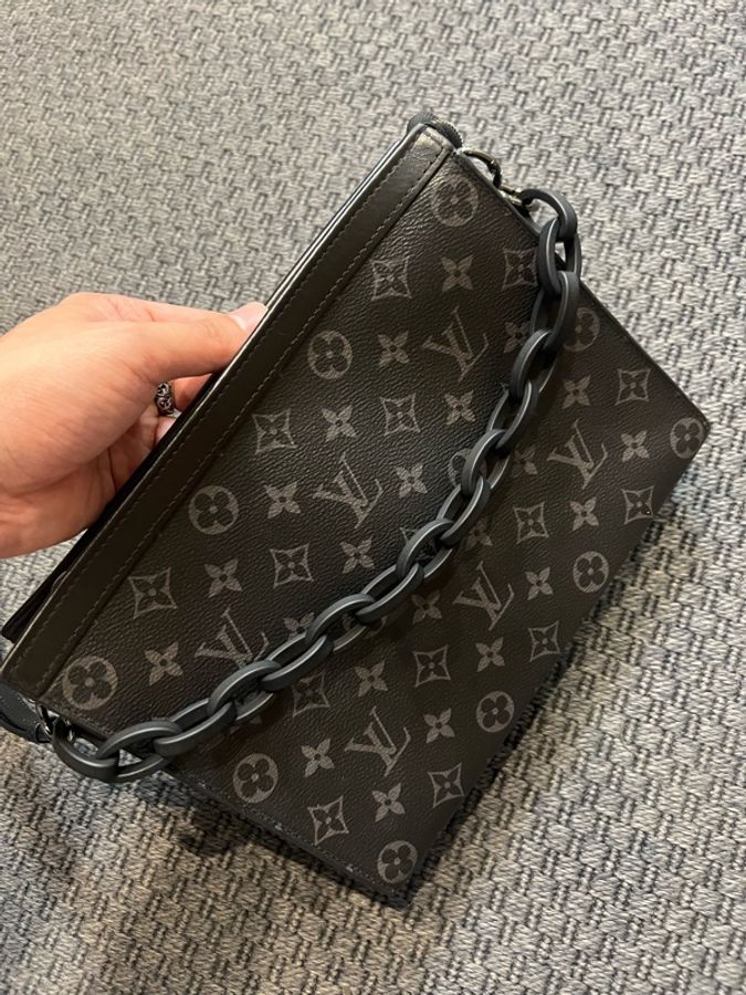 LV黑武士手拿包，經典黑色老花Monogram Eclipse系列，優質塗層帆布+皮革飾邊，低調奢華耐用✨-9
