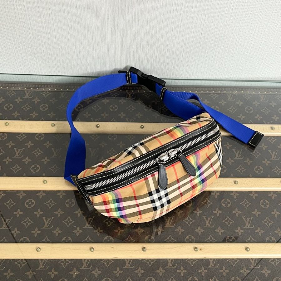 BURBERRY 經典彩虹格紋腰包 30*14*4 98新配件塵袋 吊牌-3