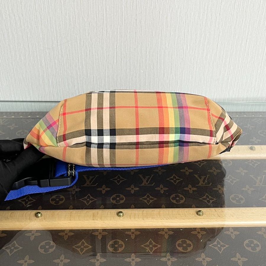 BURBERRY 經典彩虹格紋腰包 30*14*4 98新配件塵袋 吊牌-5