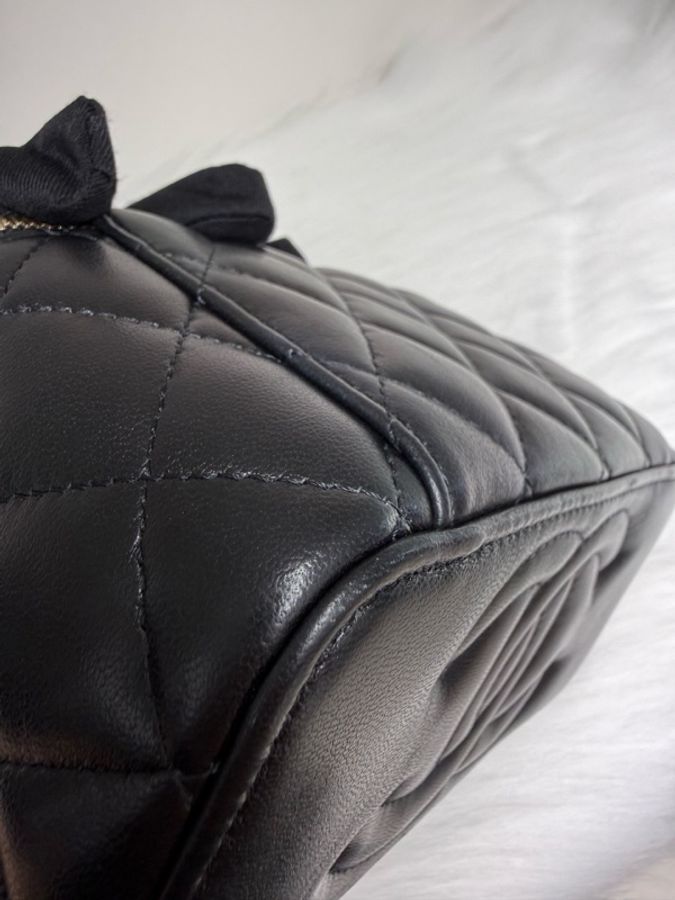 香奈兒 Chanel 金球化妝盒 黑金羊皮 金色鏈條+金球24年 尺寸：16×10×8。-12
