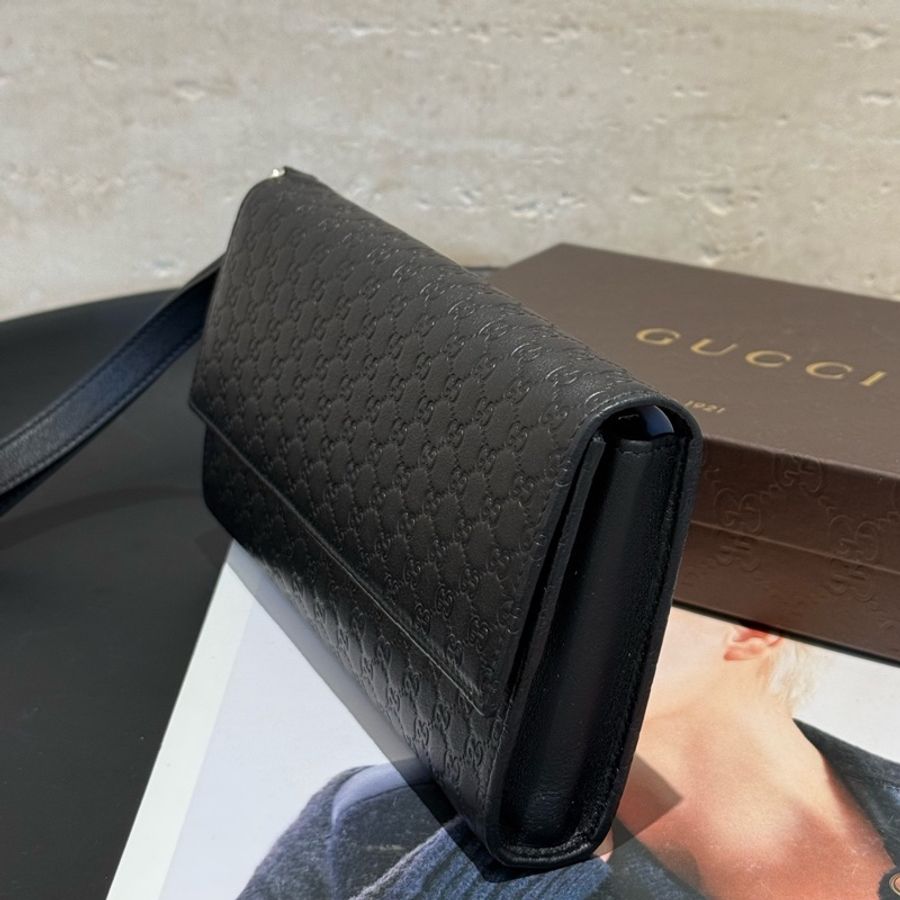 閒置全新 Gucci古馳黑色全皮壓紋手拿包 手包 男士錢包 自帶多卡包 有腕帶-3