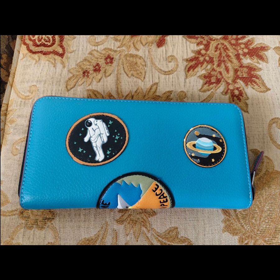Coach x Disney 幾乎全新 正版現貨 微倉庫折舊 宇宙 隔層卡層多 真皮包身 長夾 手拿包 請看商品敘述-8