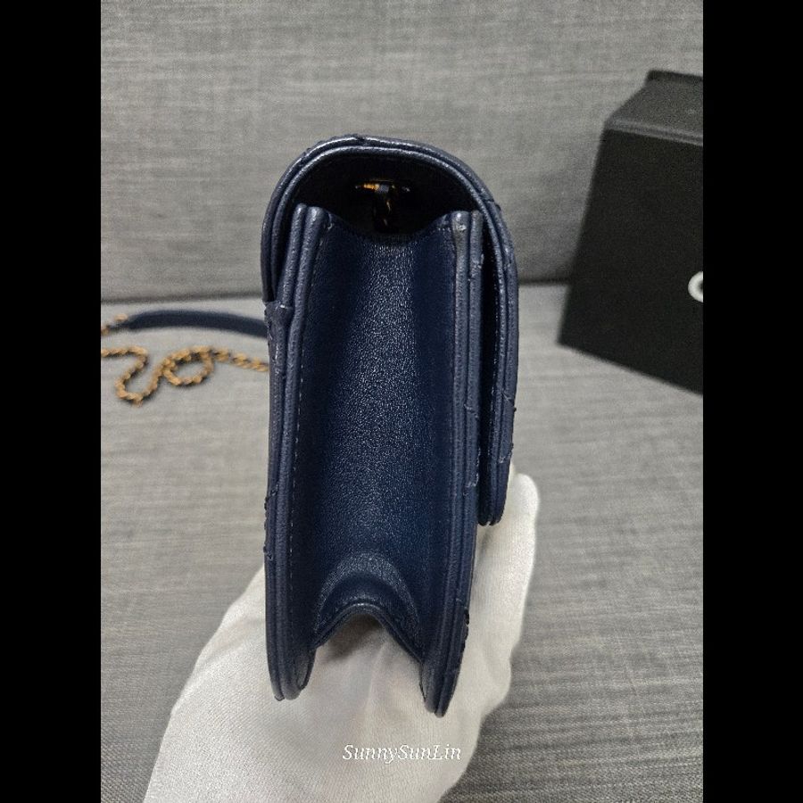 CHANEL 香奈兒 絕版黑色壓克力金扣 深藍菱格紋口蓋鏈條包-8