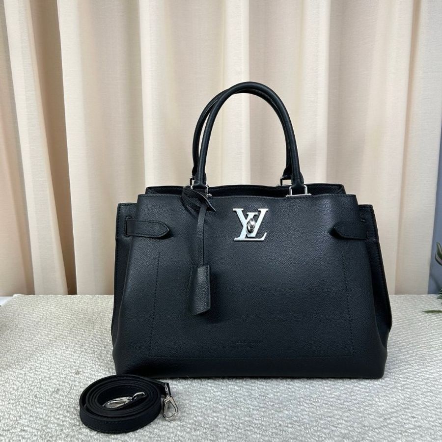 LV 黑色牛皮My lockme tote 托特包 32×15×22.5cm 98新配件塵袋-1