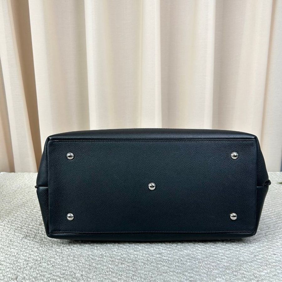 LV 黑色牛皮My lockme tote 托特包 32×15×22.5cm 98新配件塵袋-4