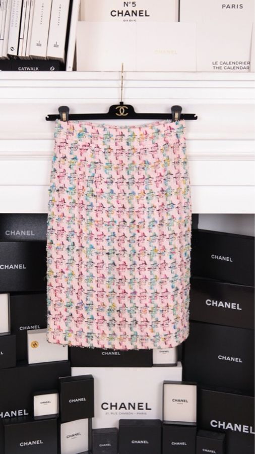 Chanel 95年芭比系列秀款粉彩色粗花呢立领外套半裙套装-14